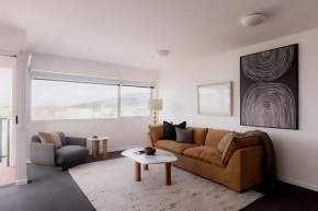 Battery Point apartment with river views